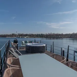 La Dolce Vita House Boat Lisanza